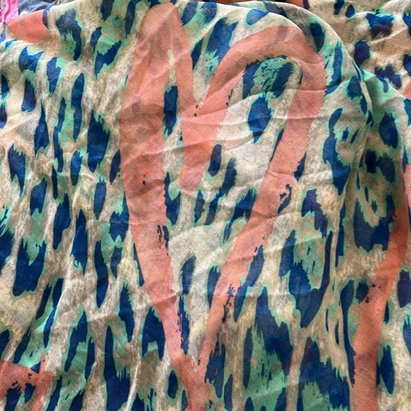 Super Cute Scarf/Wrap with Leopard Print and Pink Hearts - Picture 4 of 4